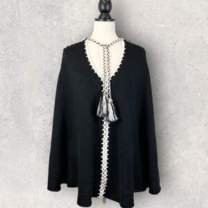 Forever 21 Poncho Black Cream Crochet Sweater Knit Tassel Tie M/L